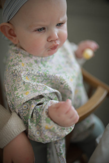 Hagesmæk med Ærmer 'Blomsterbørn'