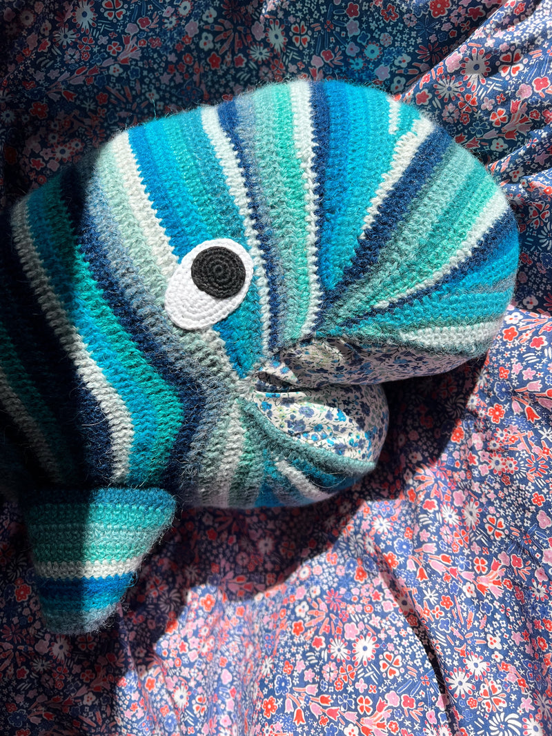 Strikket Hval med Liberty Detaljer