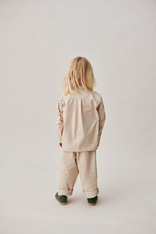 Lucca Bukser, Beige