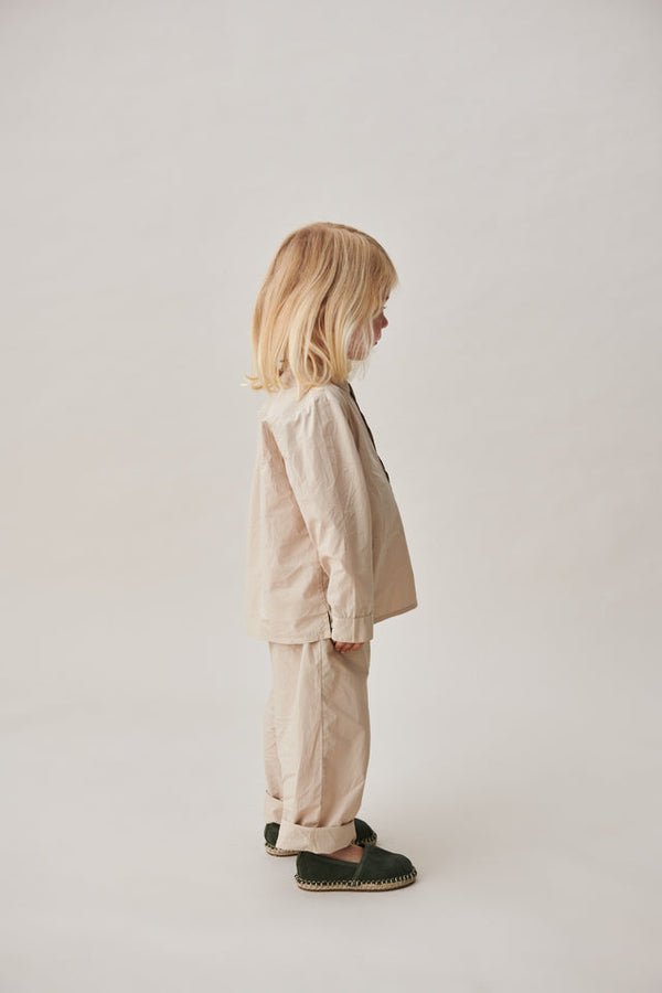 Lucca Bukser, Beige